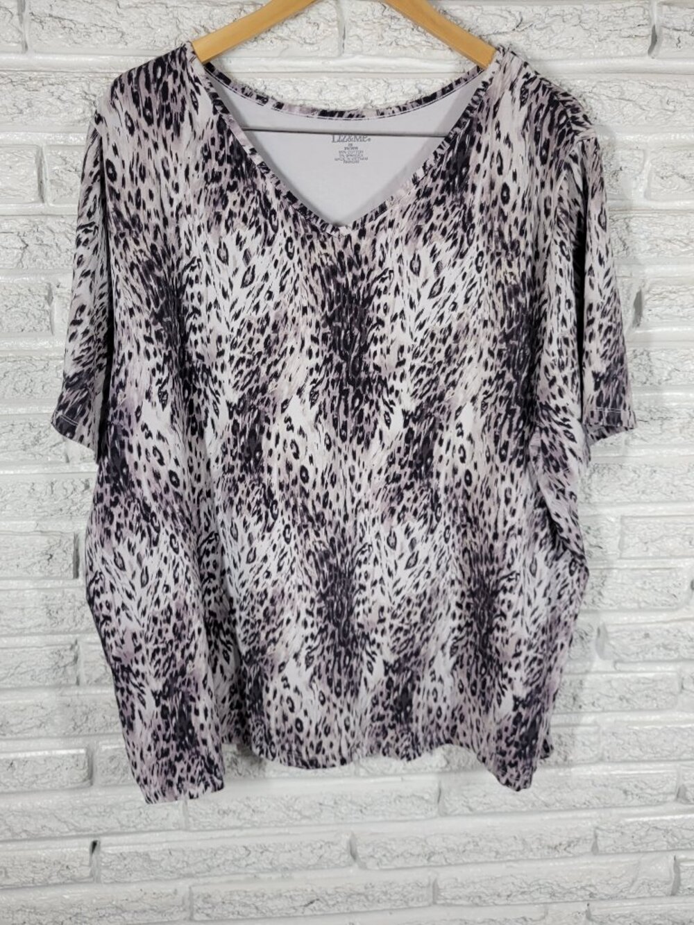 Liz & Me Women Tee 3X Black Gray Animal Print V-Neck Short Sleeve Cotton ANI64E